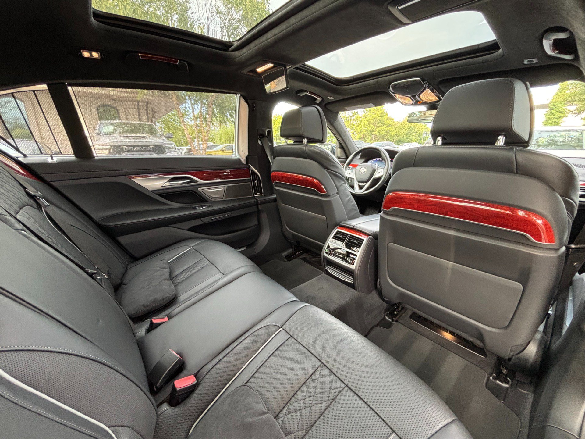 Used 2022 BMW ALPINA B7 xDrive w/ Luxury Rear Seating Package AWD/4WD image 23
