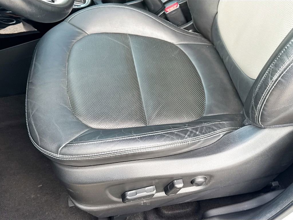 Used 2018 Kia Soul + w/ + Primo LIT Package FWD image 25
