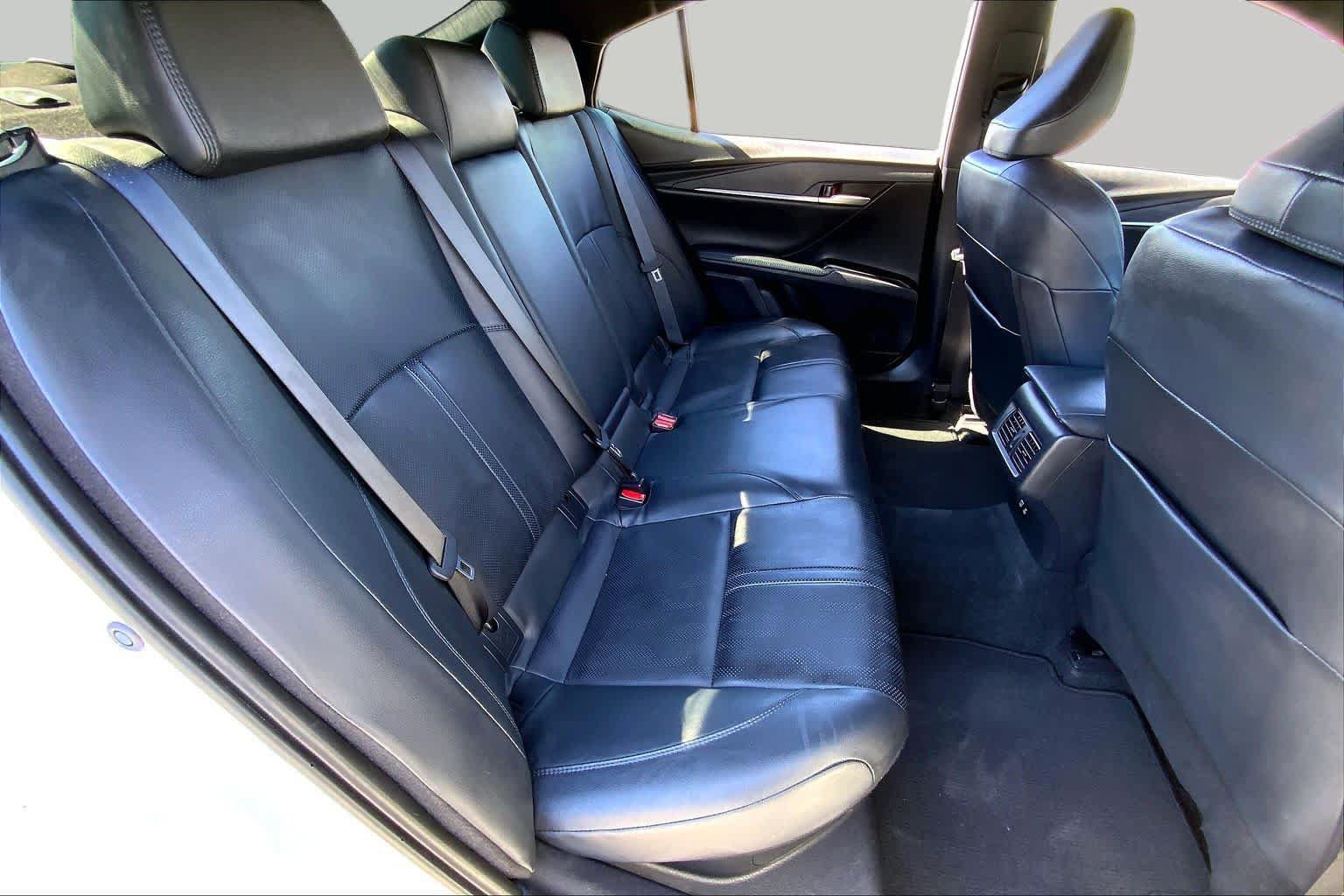 Used 2025 Toyota Camry XSE FWD image 19