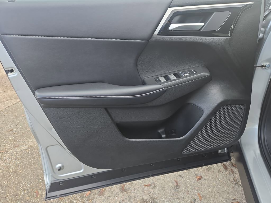 Used 2024 Mitsubishi Outlander SE image 12