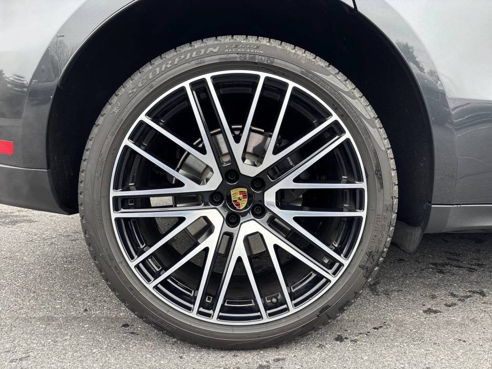 New 2026 Porsche Macan AWD/4WD image 27