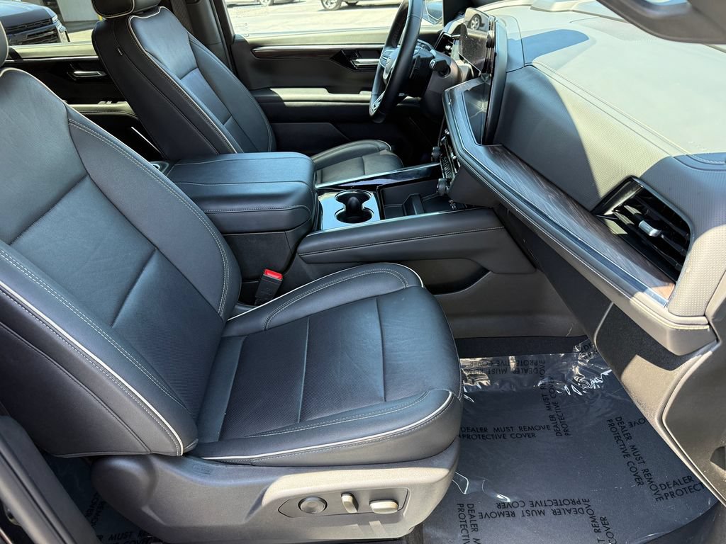 Used 2025 Chevrolet Tahoe Premier AWD/4WD image 13