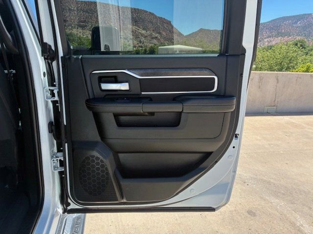 Used 2024 RAM 3500 Big Horn AWD/4WD image 17