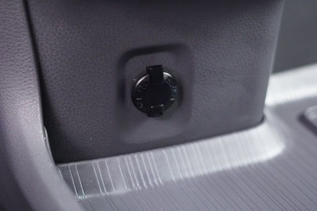 Used 2024 Toyota Sienna XSE image 34