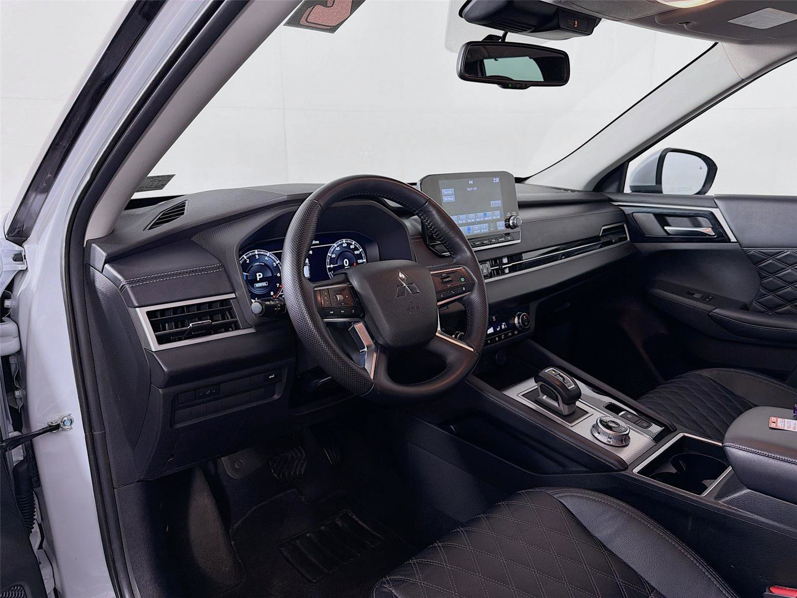 Used 2023 Mitsubishi Outlander SEL image 9