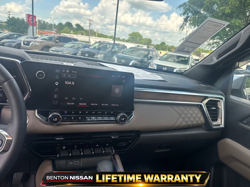 Used 2023 GMC Canyon Denali image 16