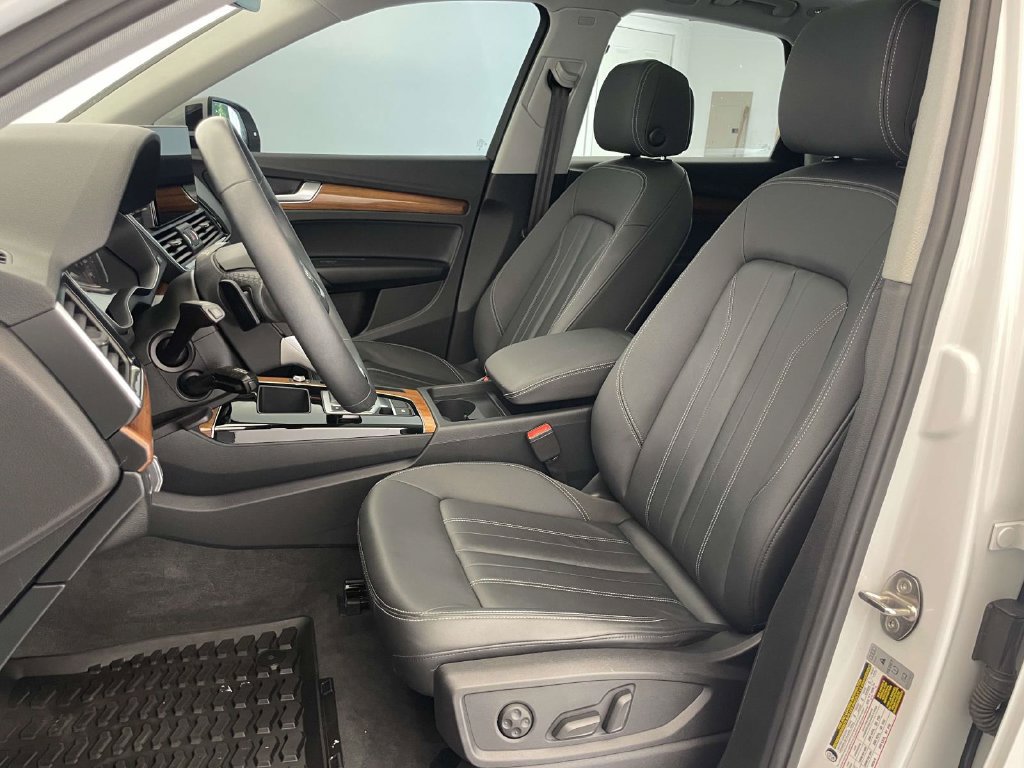 Certified 2023 Audi Q5 2.0T Premium w/ Convenience Package AWD/4WD image 5