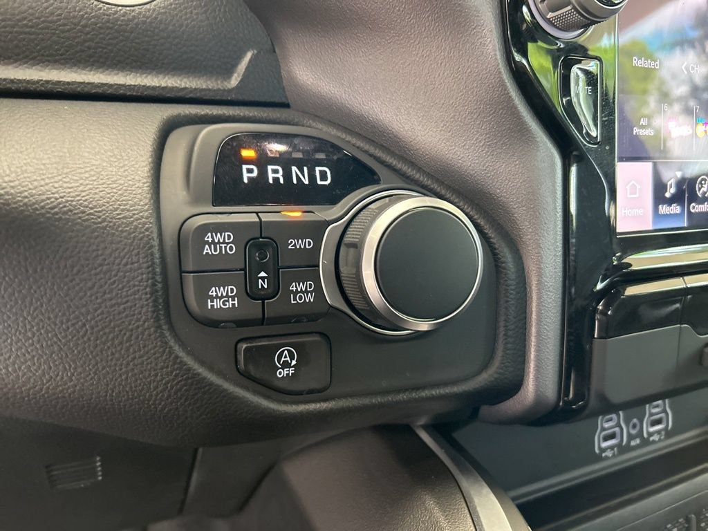 Used 2025 RAM 1500 Big Horn AWD/4WD image 9