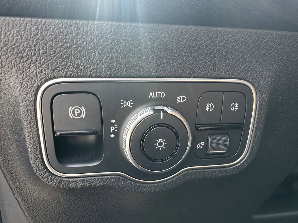 Certified 2022 Mercedes-Benz GLB 250 4MATIC image 36