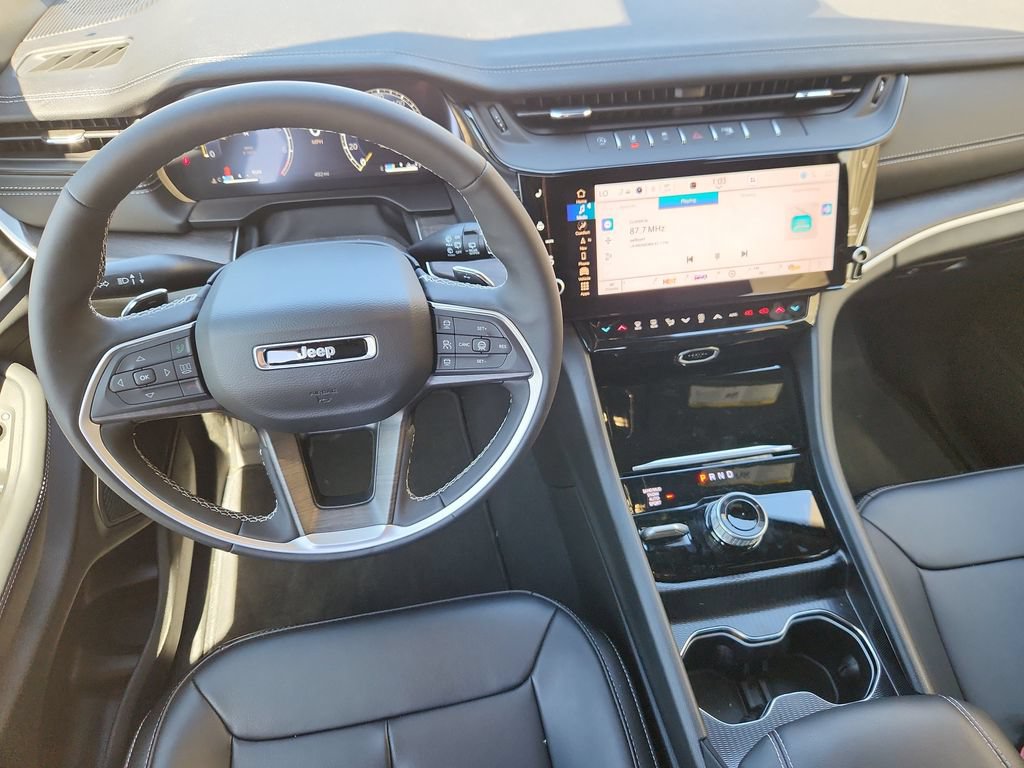 New 2026 Jeep Grand Cherokee Limited w/ Limited Altitude Package AWD/4WD image 9