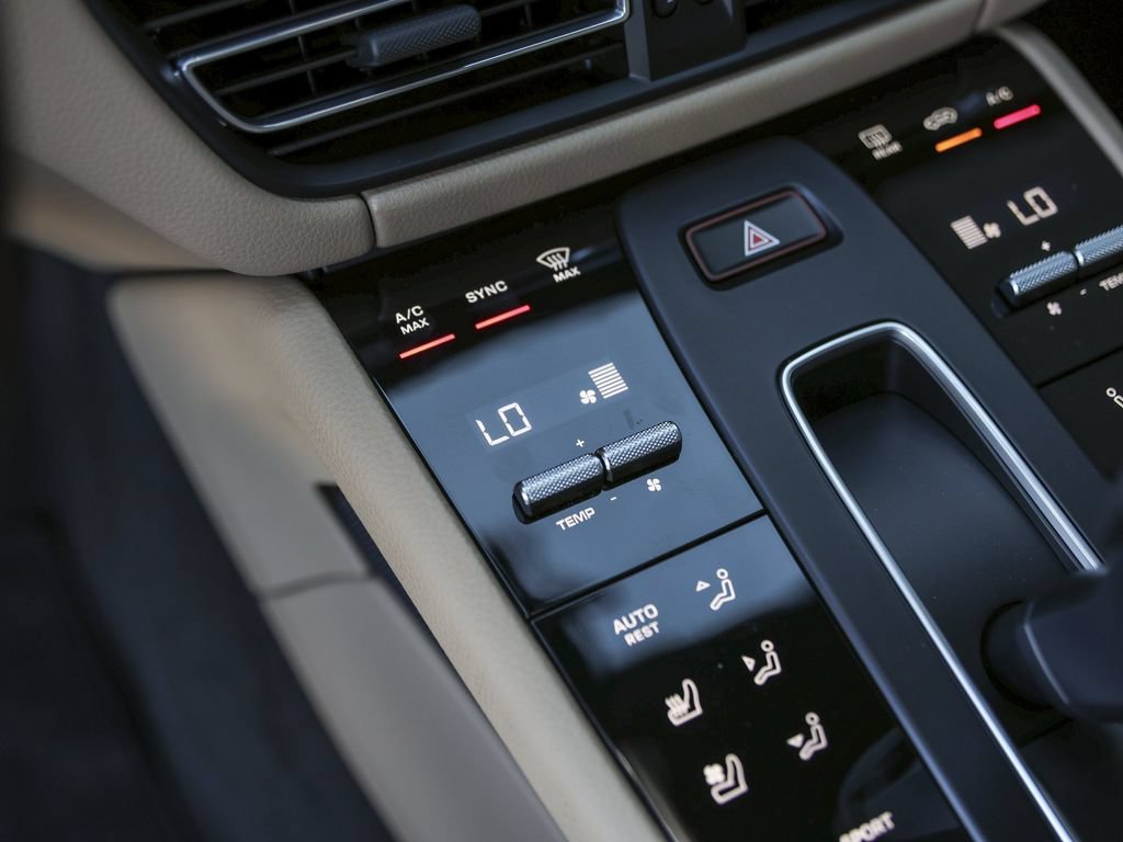 Certified 2026 Porsche Macan AWD/4WD image 24