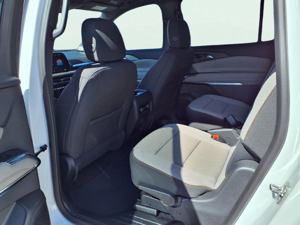 Used 2026 Chevrolet Traverse LT w/ Driver Confidence Package FWD image 23