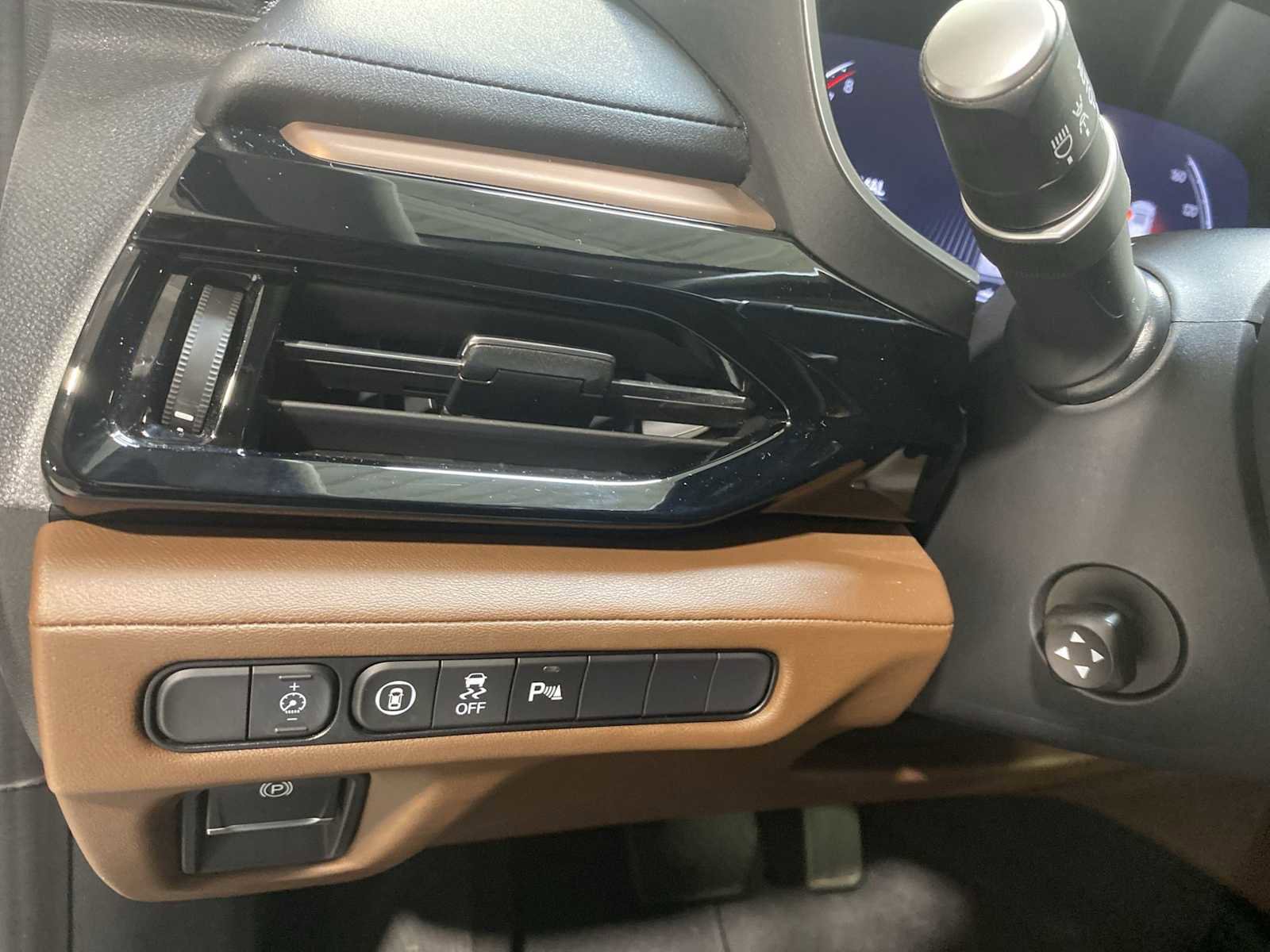 Certified 2023 Acura MDX SH-AWD w/ Technology Package image 24