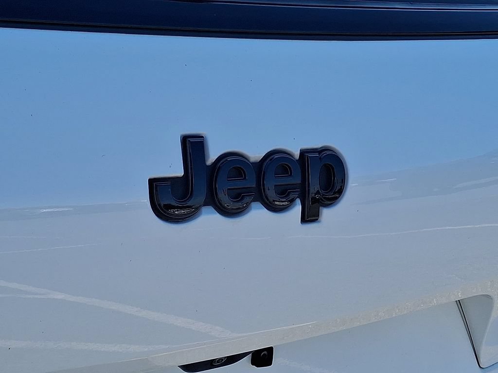 Used 2023 Jeep Grand Cherokee L Laredo AWD/4WD image 32