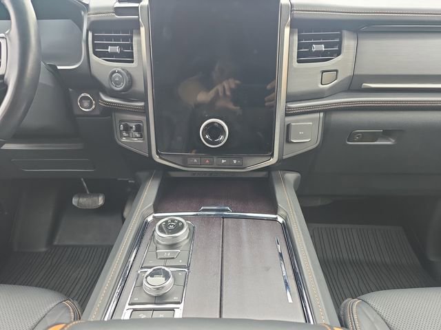 Used 2023 Ford Expedition Platinum image 11