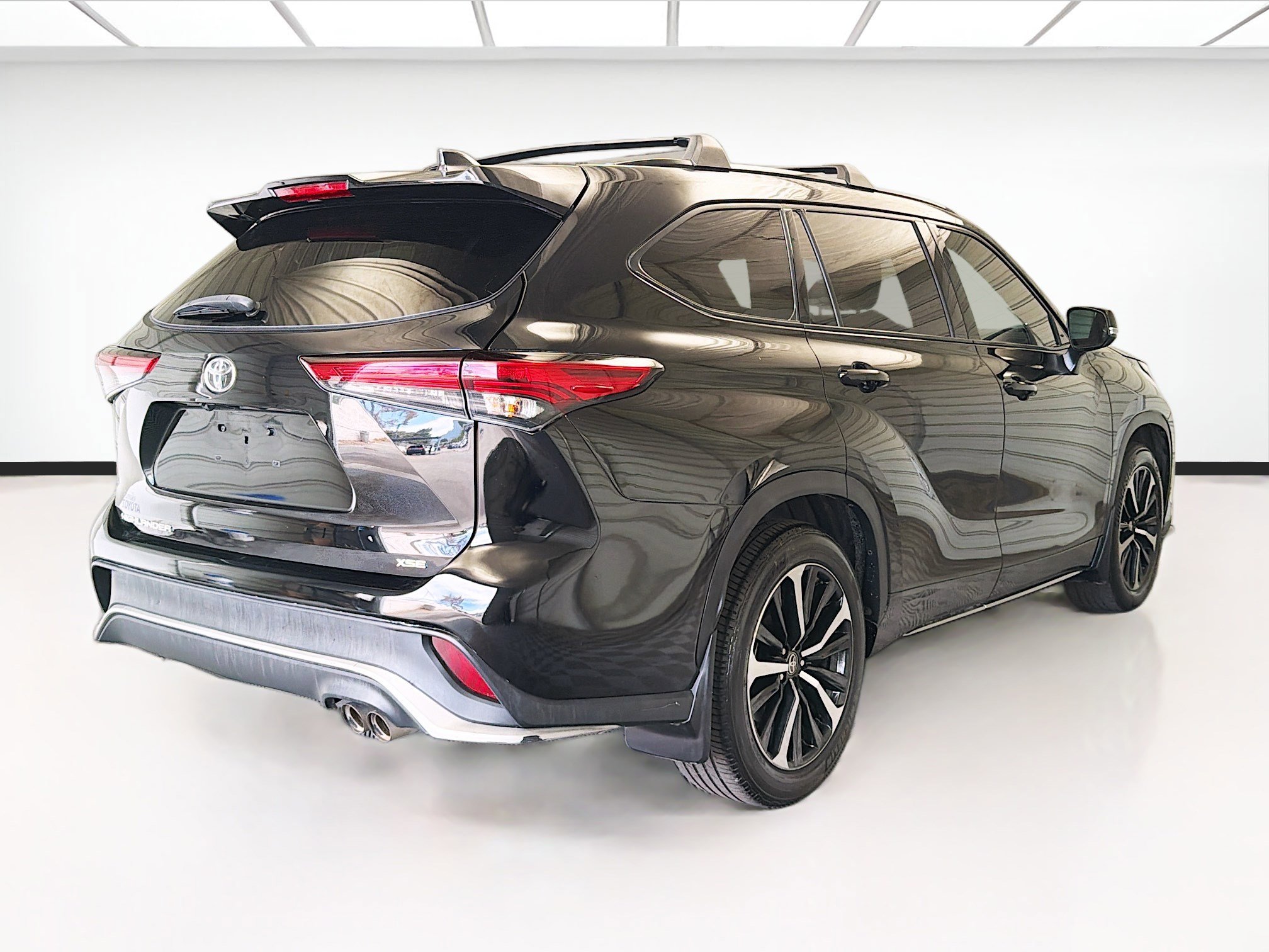 Used 2021 Toyota Highlander XSE image 4