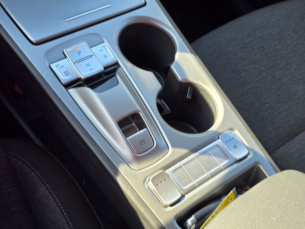 Used 2023 Hyundai Kona SE w/ Cargo Package image 24