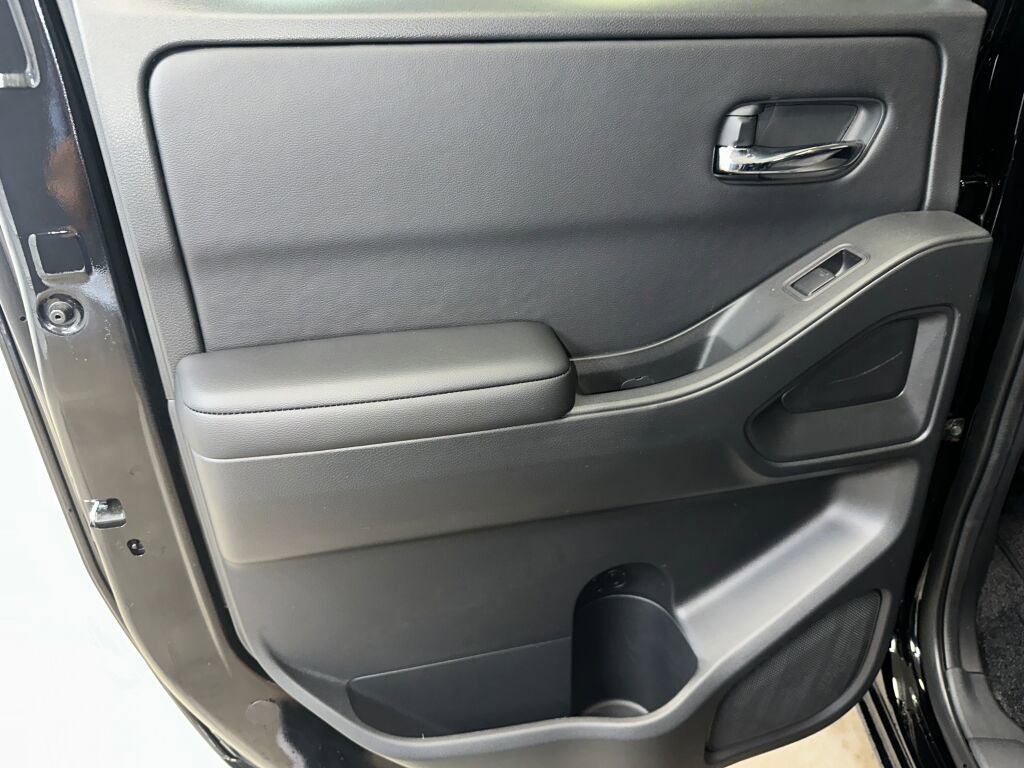 Used 2026 Nissan Frontier SV w/ Tow Package image 17