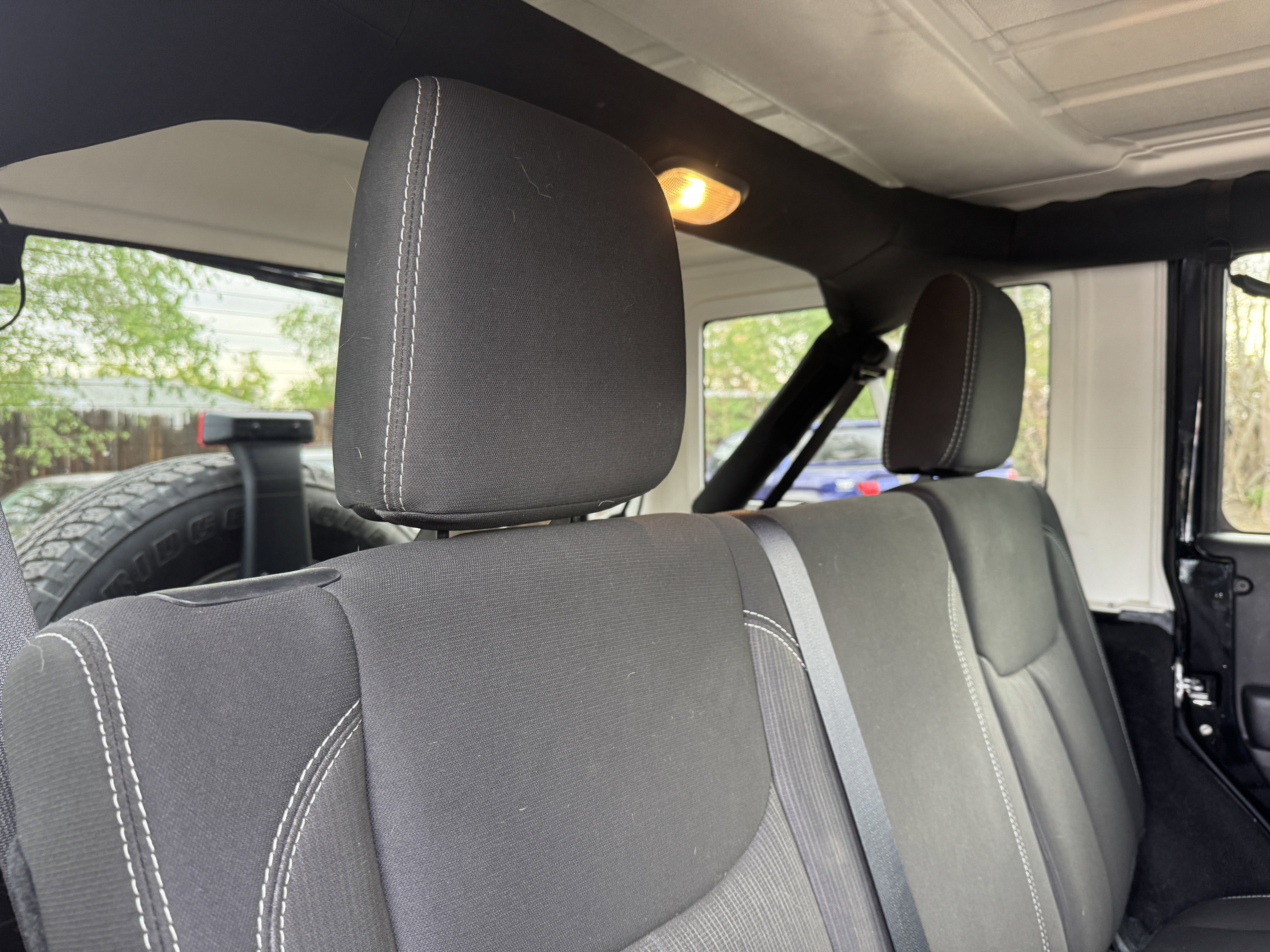 Used 2015 Jeep Wrangler Unlimited Sahara w/ Connectivity Group AWD/4WD image 18
