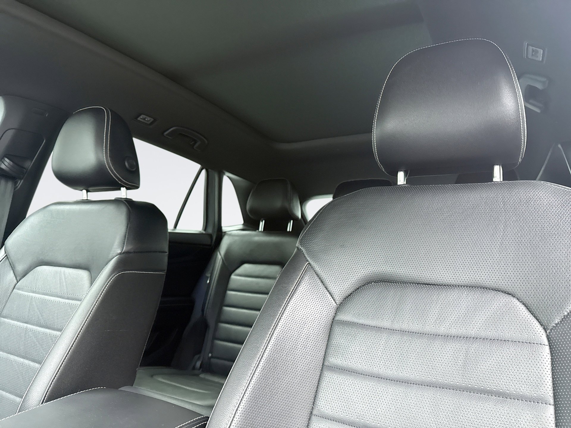 Used 2025 Volkswagen Atlas Cross Sport SEL image 9