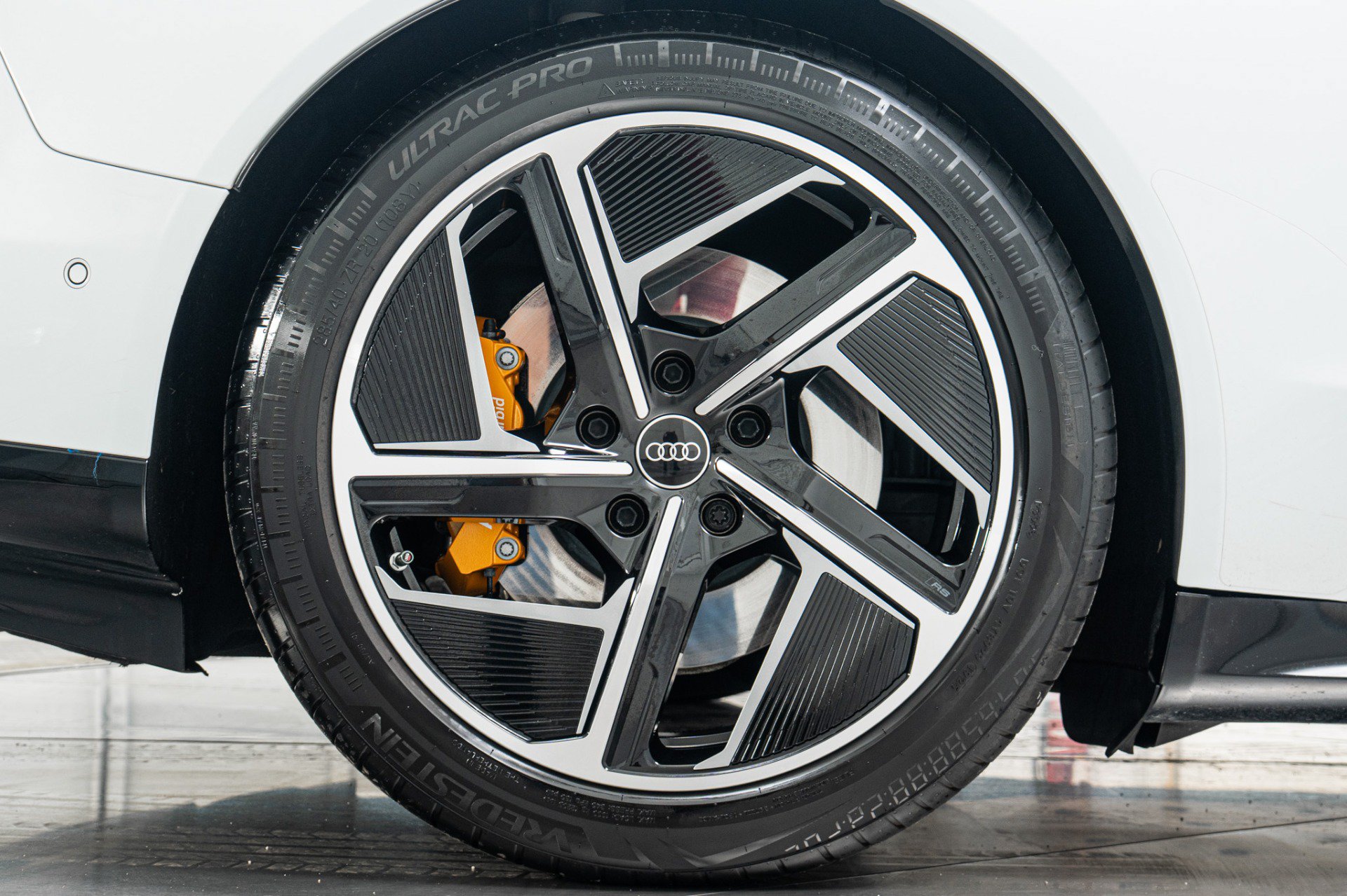 Used 2023 Audi RS e-tron GT w/ Carbon Performance Package AWD/4WD image 45