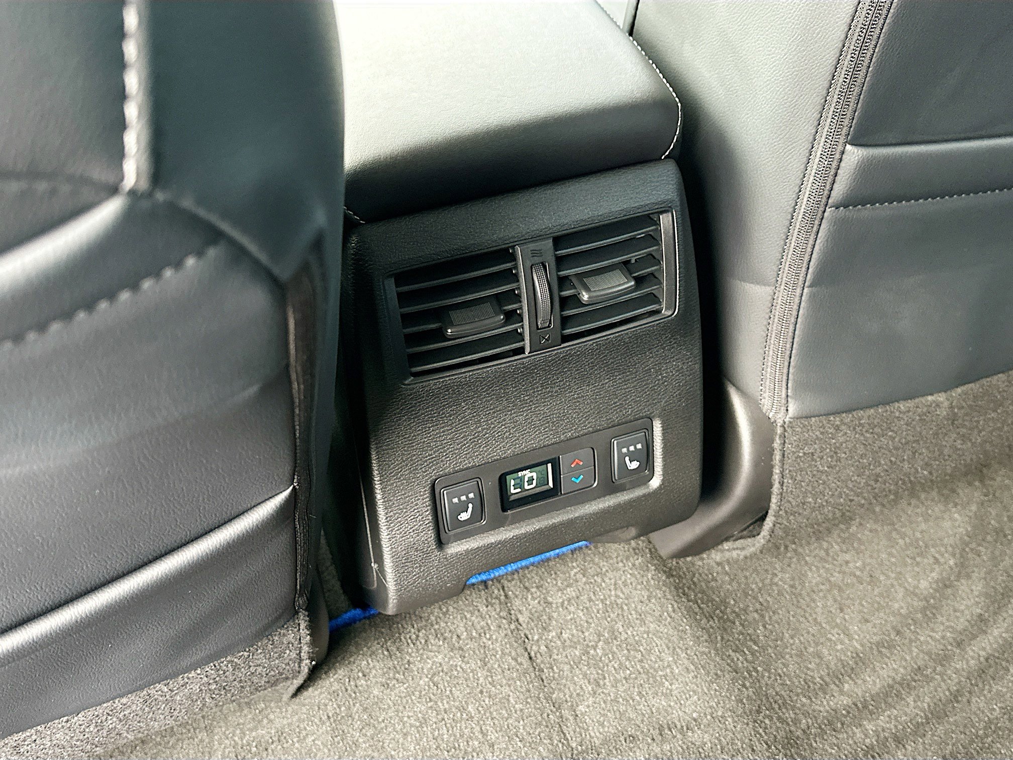 New 2025 Mitsubishi Outlander SEL image 18