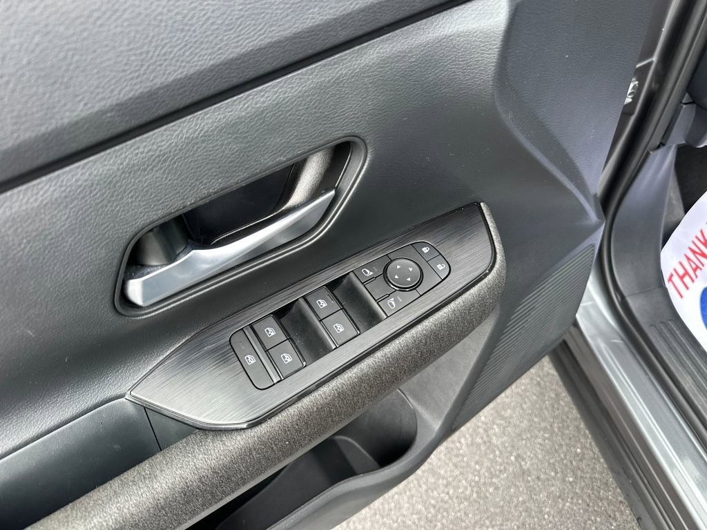 Used 2025 Nissan Kicks SV image 15