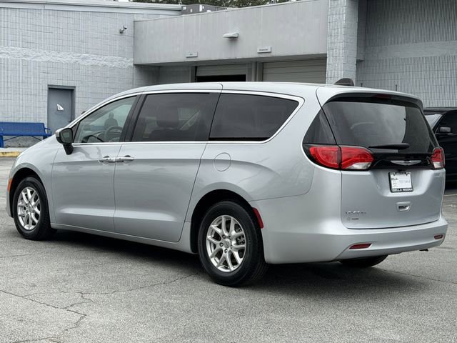 Used 2023 Chrysler Voyager LX image 20