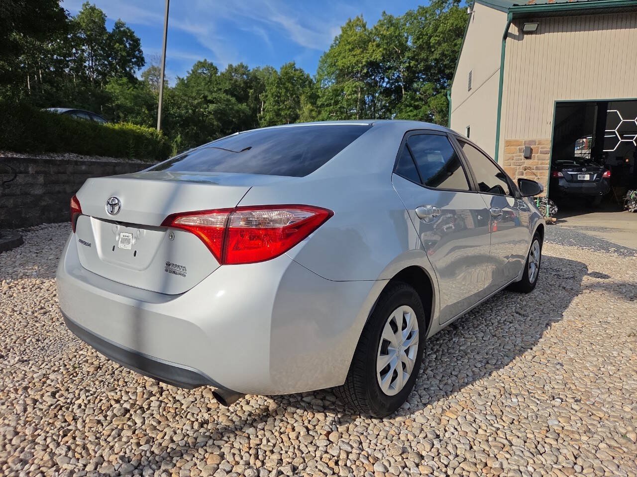 Used 2017 Toyota Corolla XLE FWD image 6