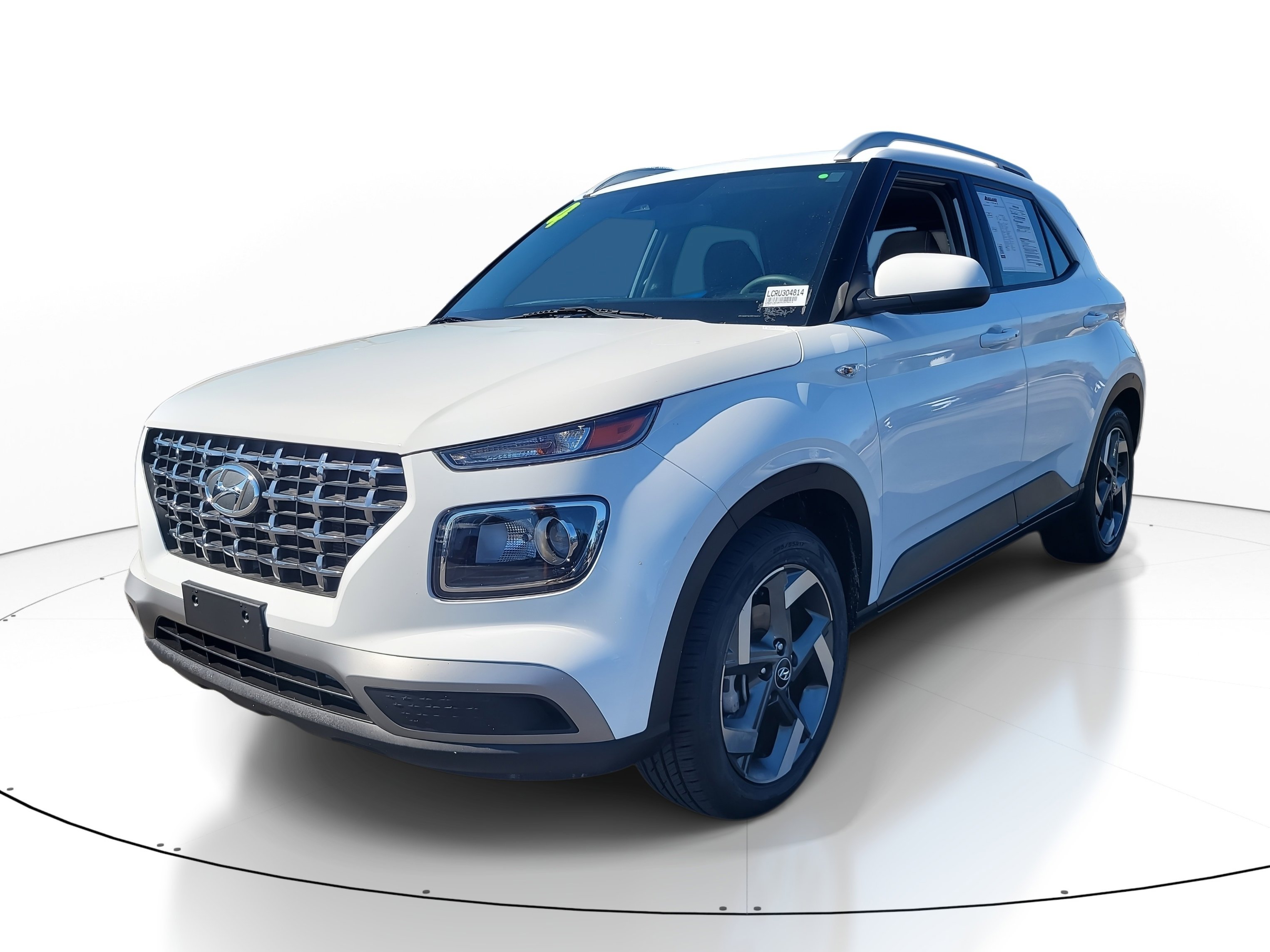 Used 2024 Hyundai Venue SEL image 3