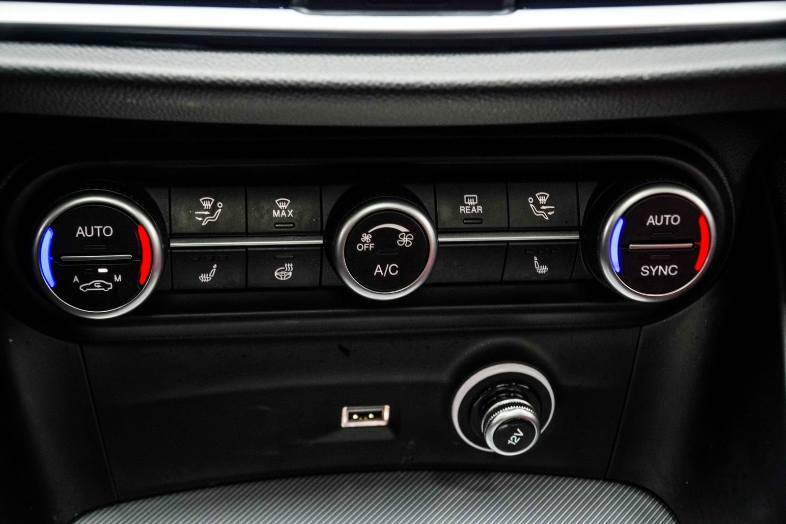 Used 2023 Alfa Romeo Stelvio Veloce AWD/4WD image 19