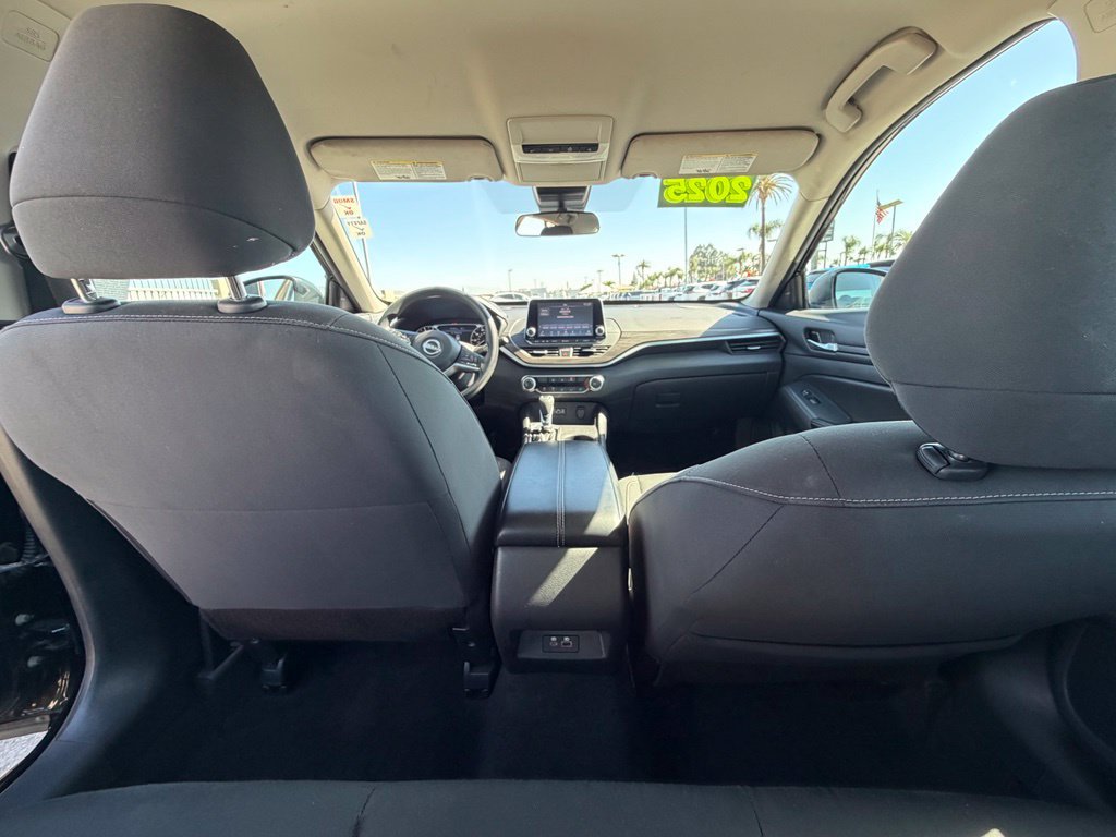 Used 2025 Nissan Altima 2.5 SV FWD image 13