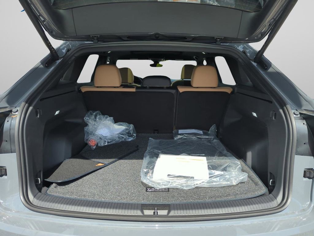 New 2026 Volkswagen Atlas Cross Sport SEL R-Line image 19