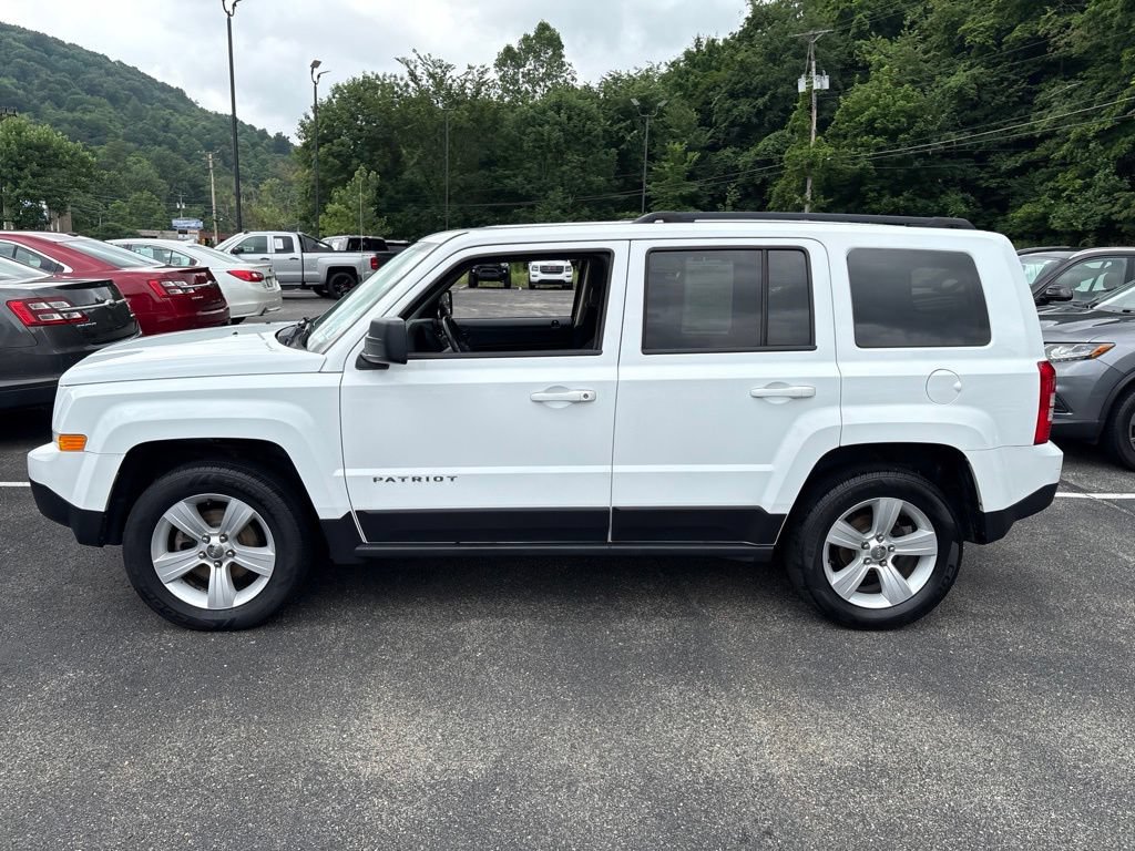 Used 2017 Jeep Patriot Latitude AWD/4WD image 2