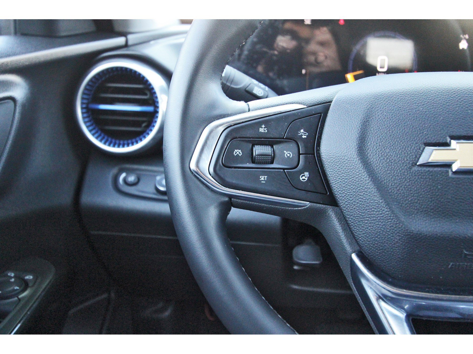 Used 2024 Chevrolet Trax LT w/ Driver Confidence Package image 17