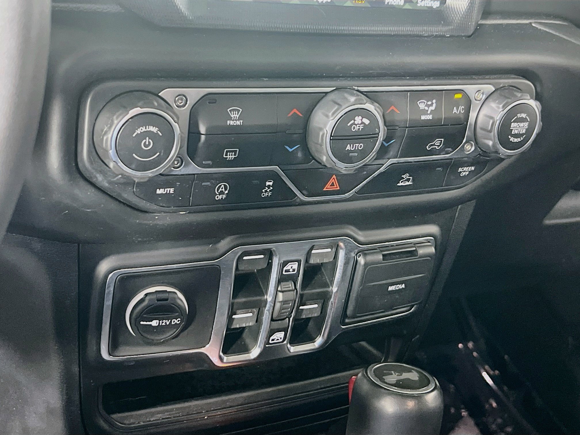 Used 2023 Jeep Wrangler Unlimited Sahara AWD/4WD image 16