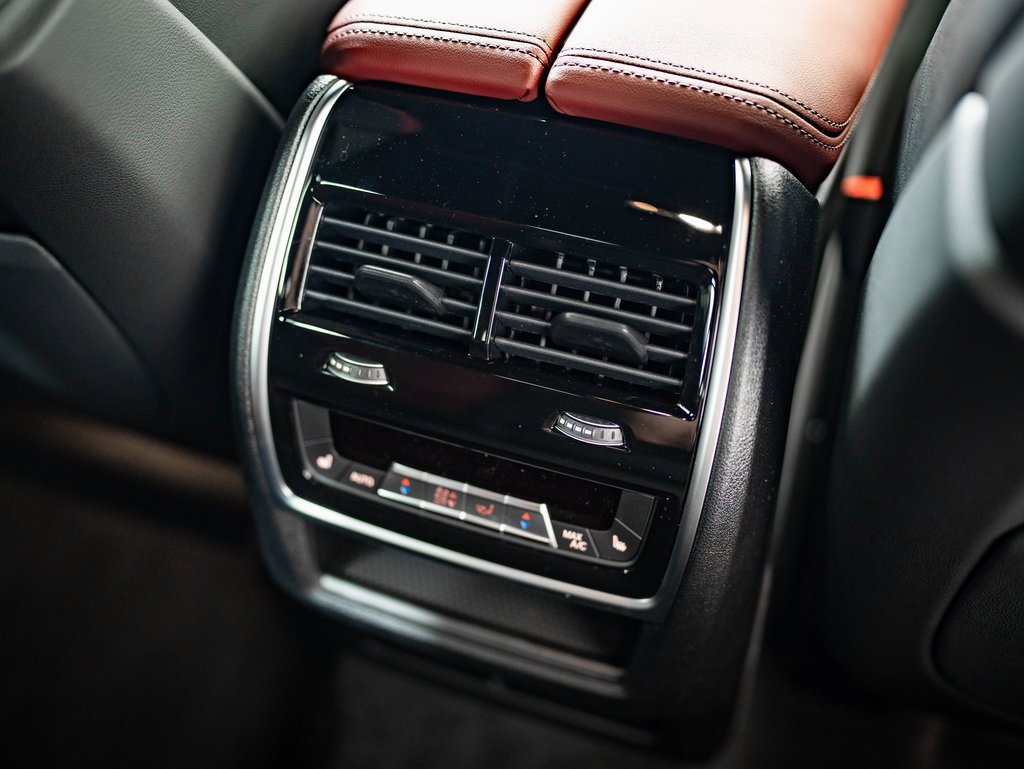 New 2026 BMW X6 xDrive40i w/ Climate Comfort Package image 38