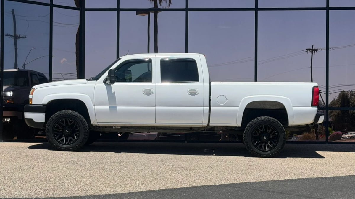 Used 2004 Chevrolet Silverado 2500 LT RWD image 5
