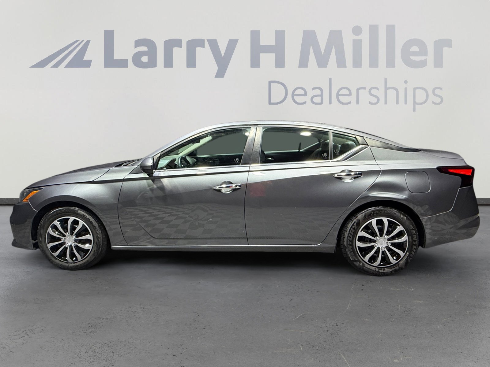 Used 2020 Nissan Altima 2.5 S image 2