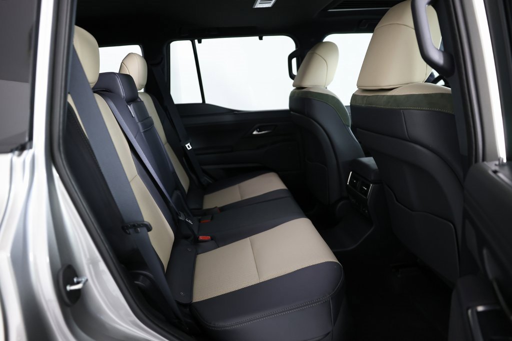 Used 2025 Lexus GX 550 image 12