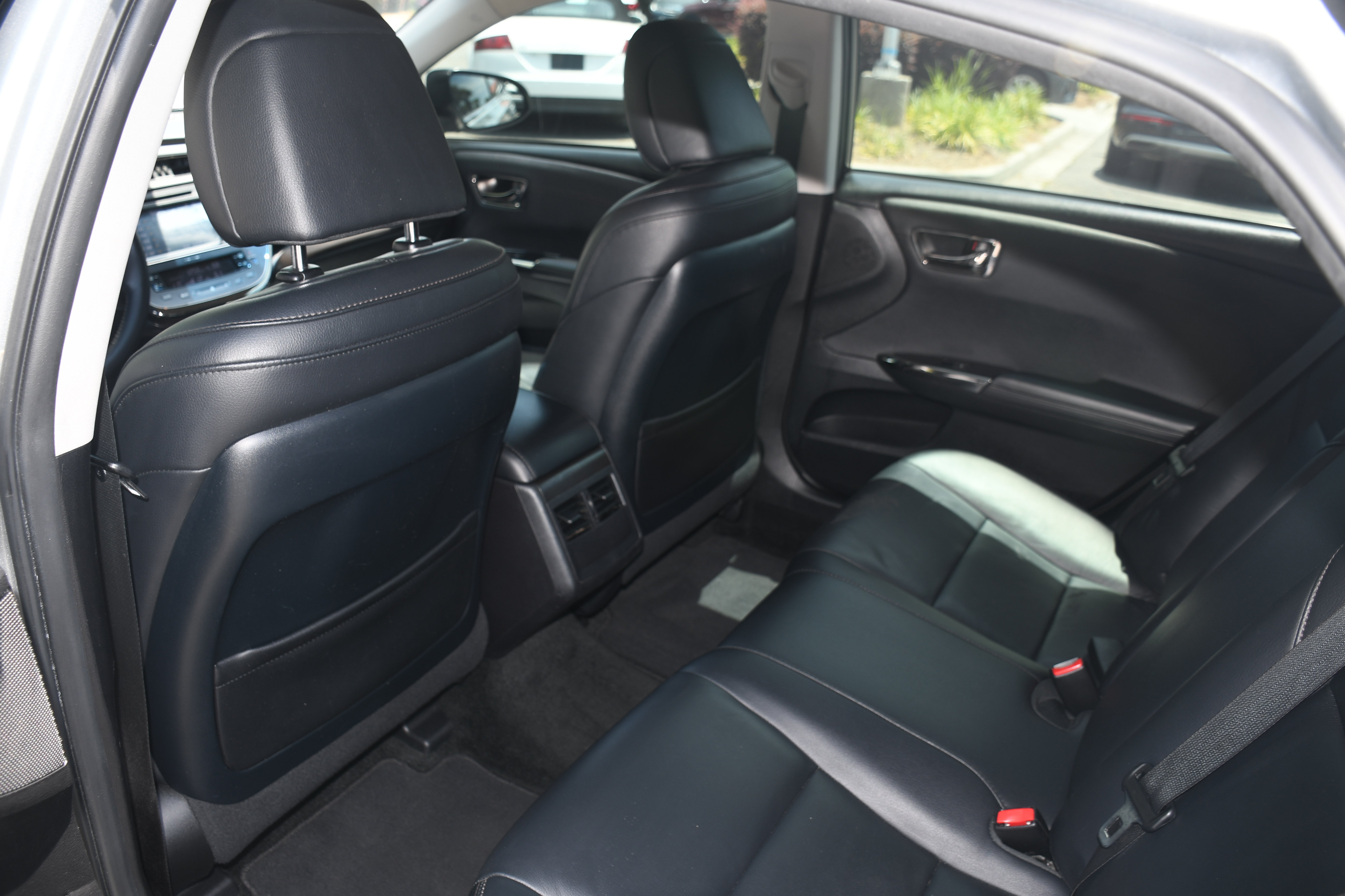 Used 2018 Toyota Avalon XLE FWD image 15