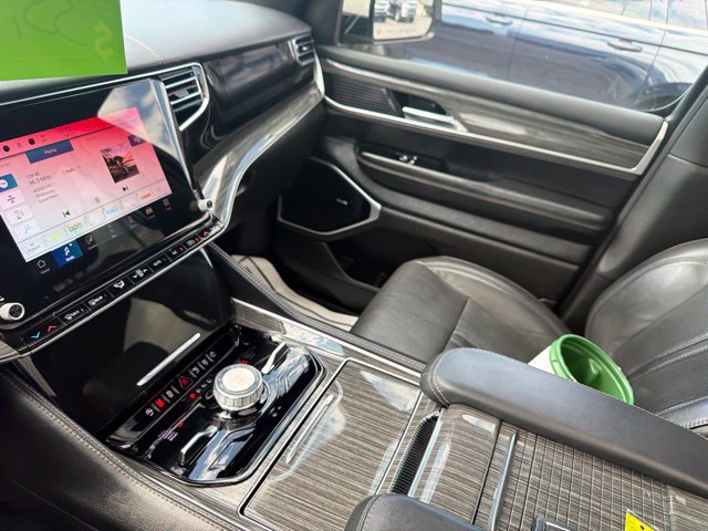 Used 2022 Jeep Wagoneer Series III w/ Premium Group I AWD/4WD image 39