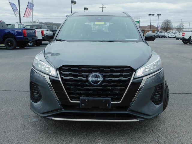 Used 2024 Nissan Kicks SR image 3