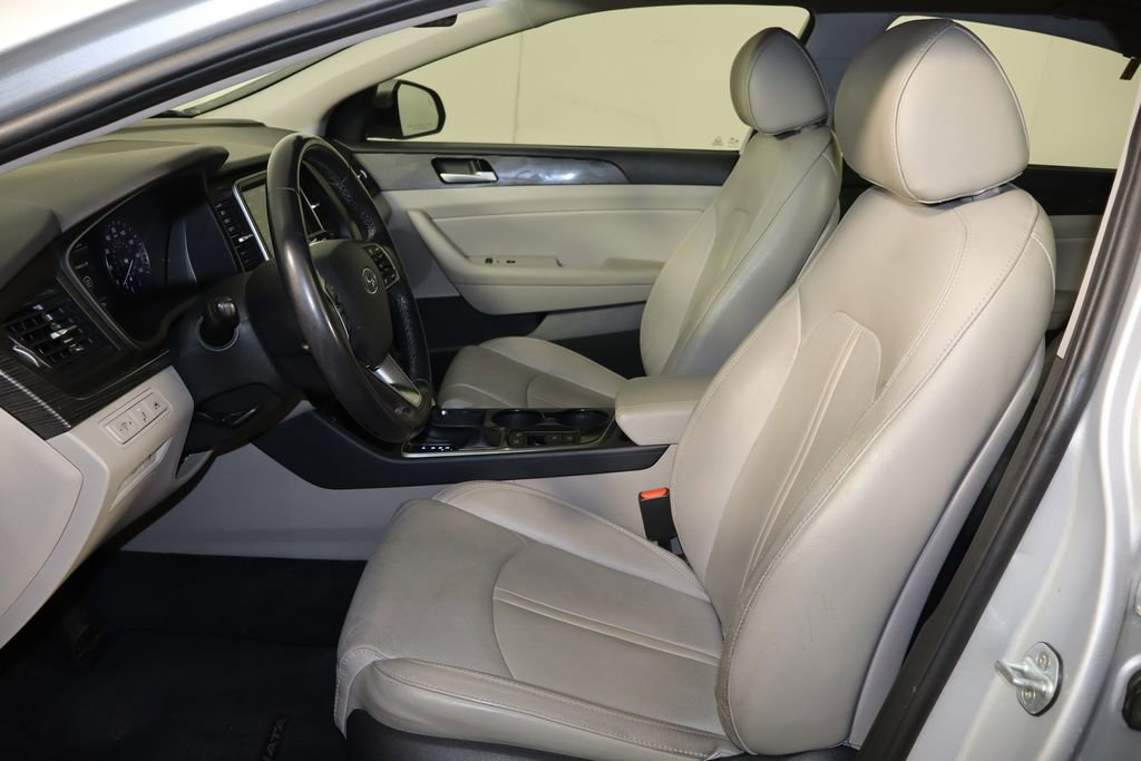 Used 2019 Hyundai Sonata Limited w/ Ultimate Package 04 image 16