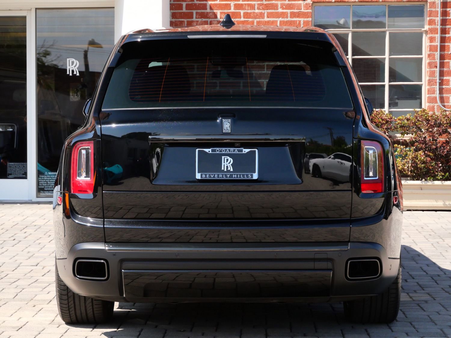 Used 2022 Rolls-Royce Cullinan Black Badge w/ Dark Exterior Package image 22