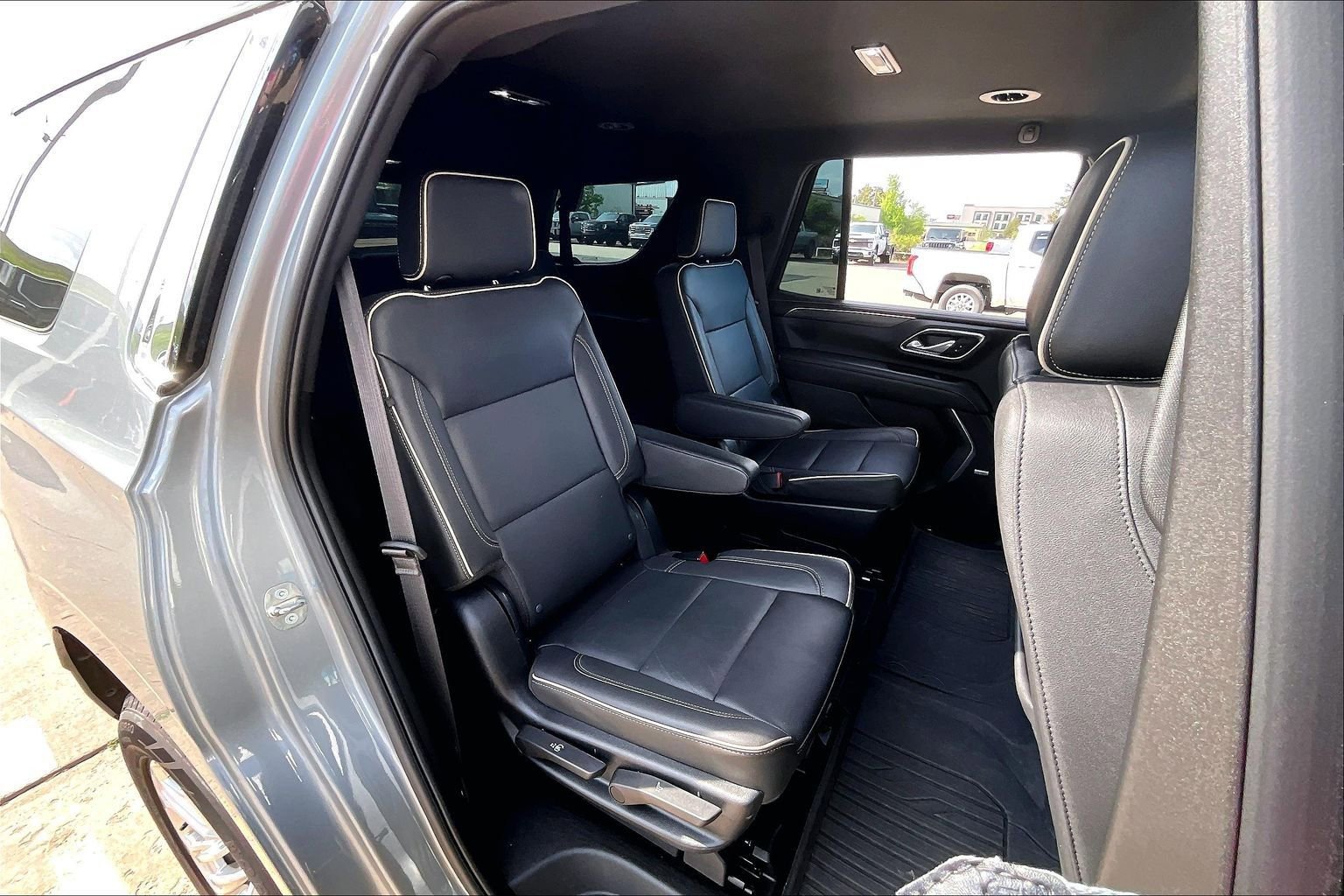 Used 2023 GMC Yukon SLT w/ SLT Luxury Package image 27