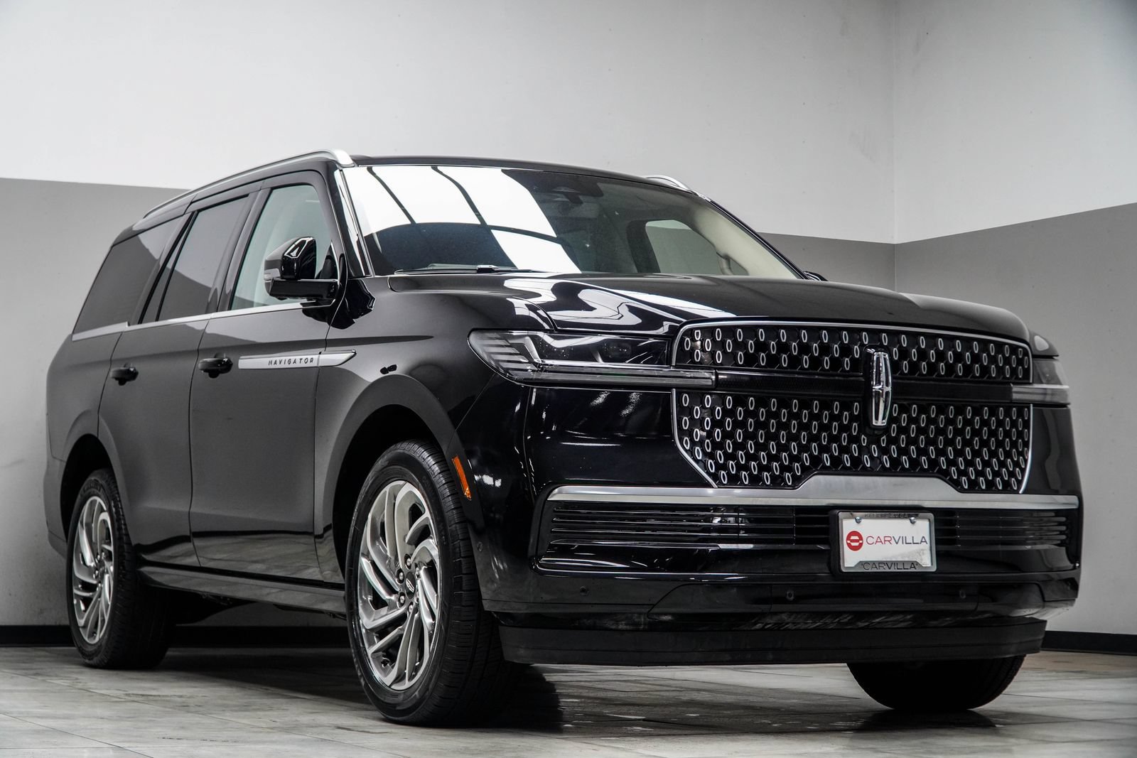 Used 2025 Lincoln Navigator Reserve AWD/4WD image 5