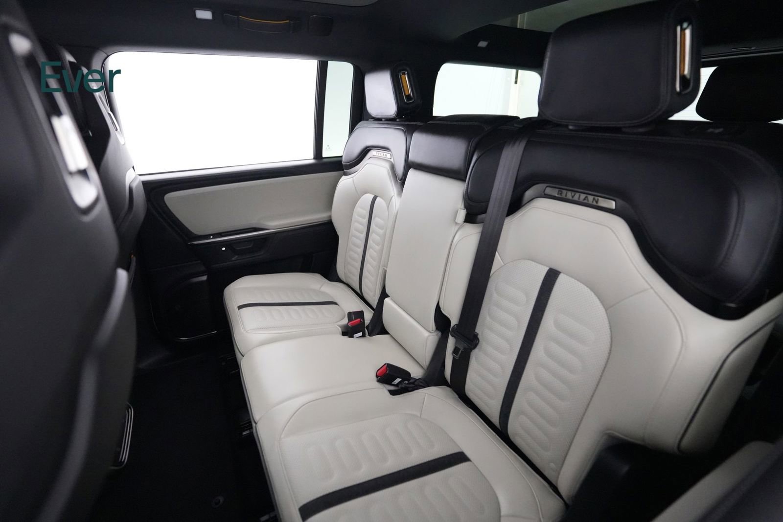 Used 2025 Rivian R1S Adventure AWD/4WD image 24