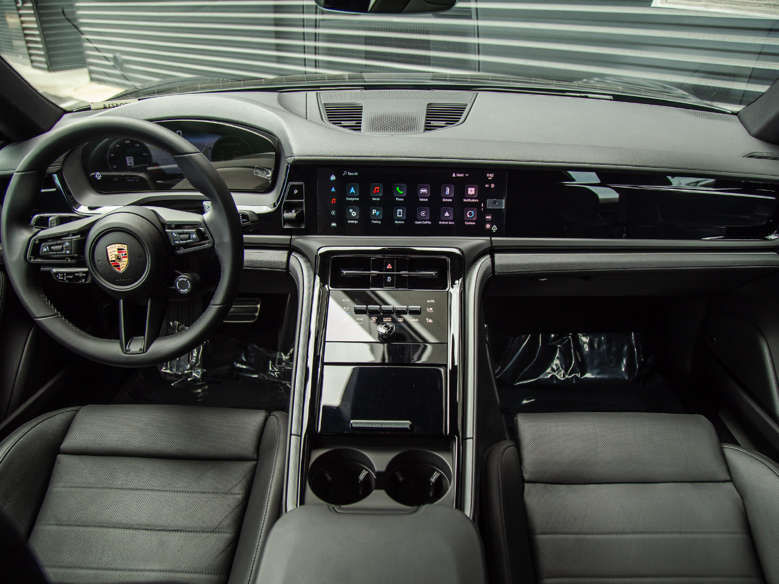 Certified 2025 Porsche Panamera RWD image 21