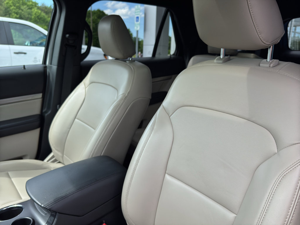 Used 2019 Ford Explorer XLT w/ Equipment Group 202A FWD image 9
